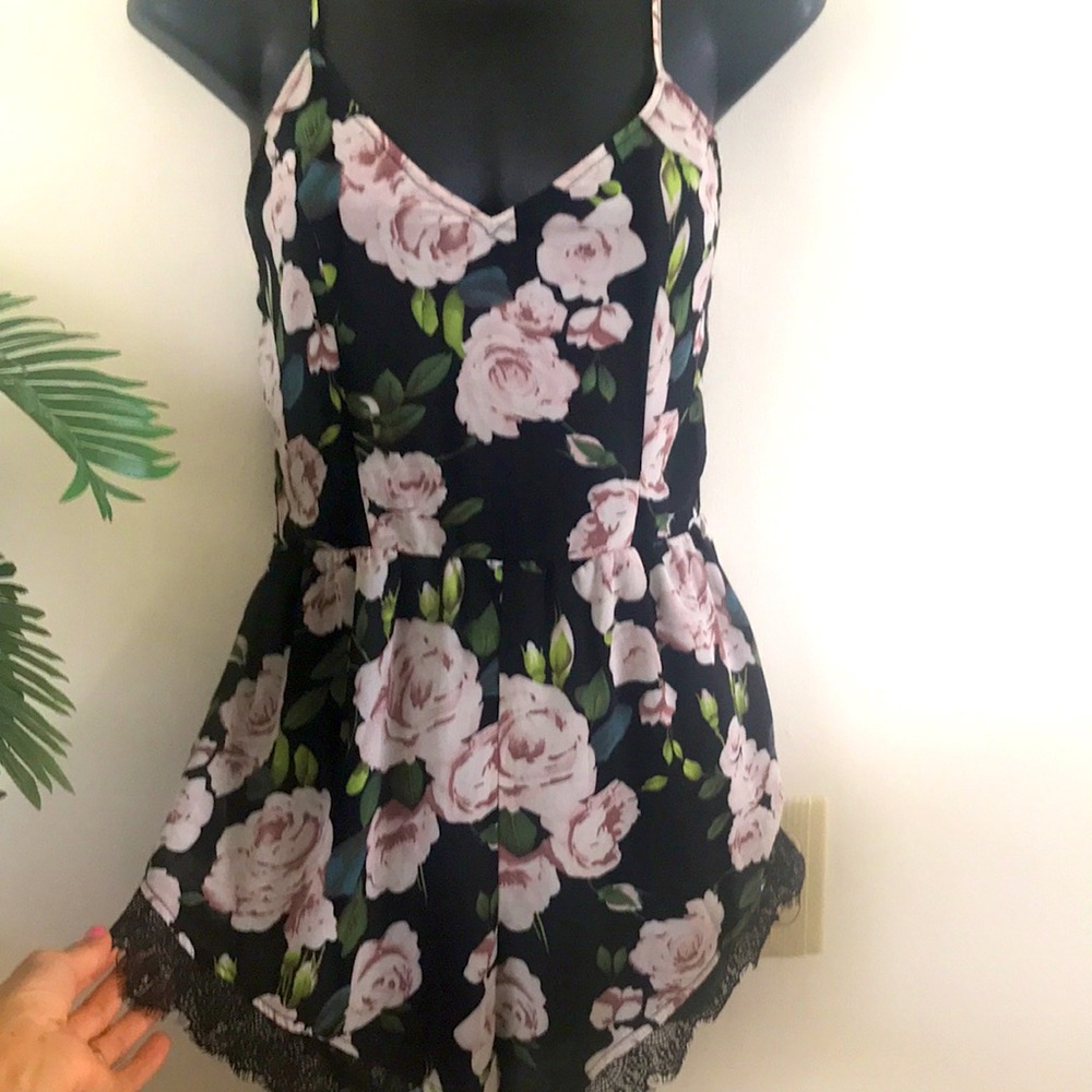 Pretty Roses Lounge Shorts Jumpsuit - Picture 3 of 17